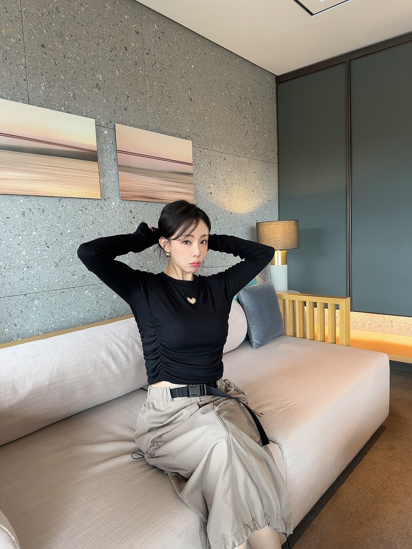 PALETTE-Q東大門㊣直郵女裝新品熱賣職業時尚推薦長袖T恤褶皺PALETTE長袖T恤