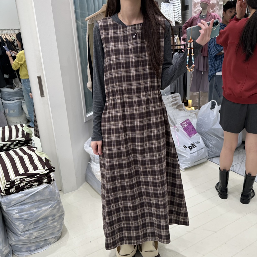 OURMOMENT東大門㊣直郵女裝新款職業休閑熱賣真品時尚連衣裙OURMOMENT連衣裙