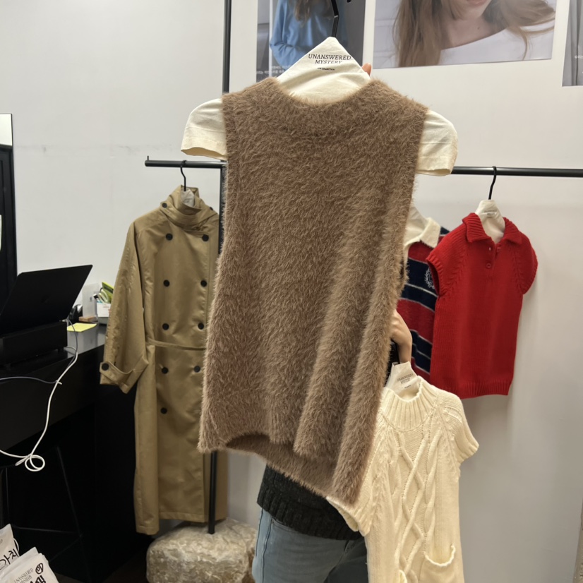 UNANSWERED-MYSTERY東大門㊣直郵女裝新品熱賣吊帶背心安哥拉高領UNANSWERED-MYSTERY吊帶/背心圖色2