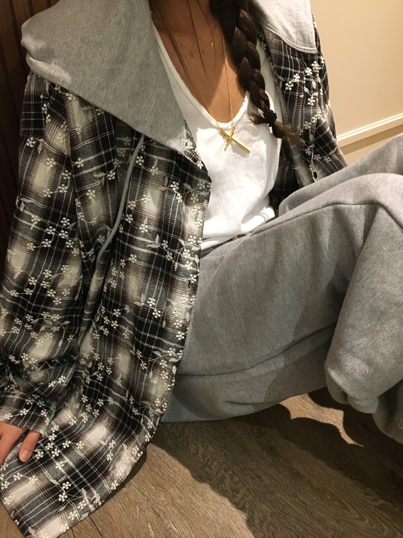 LOVE PULL東大門㊣代購女士新品職業襯衫蕾絲衫連帽衫刺繡格紋LOVE PULL襯衫/蕾絲衫