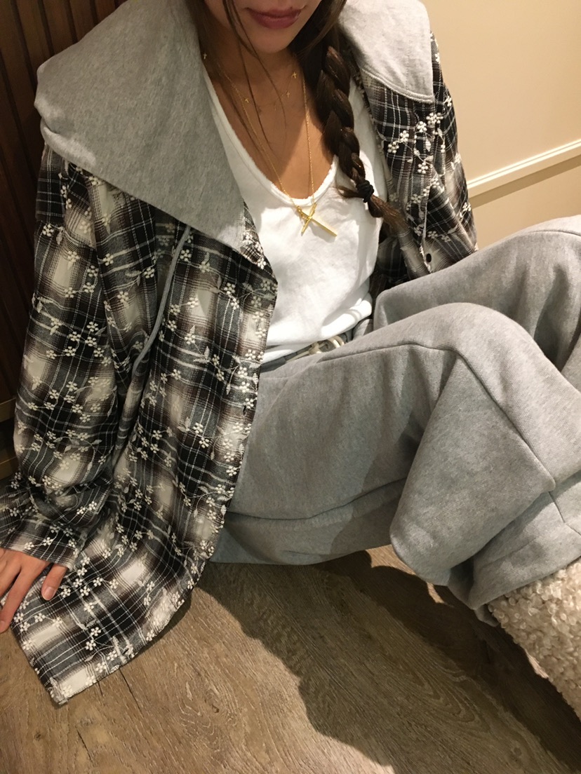 LOVE PULL東大門㊣代購女士新品職業襯衫蕾絲衫連帽衫刺繡格紋LOVE PULL襯衫/蕾絲衫