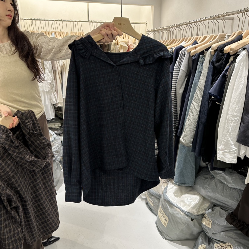 BERTHA東大門㊣代購女裝新款25秋冬襯衫蕾絲衫荷葉邊格紋連帽BERTHA襯衫/蕾絲衫圖色1