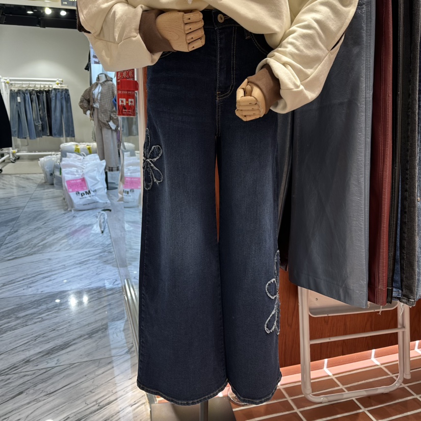 ILLO韓國直郵㊣女裝新款推薦熱賣25秋冬人氣職業休閑牛仔褲ILLO牛仔褲圖色1