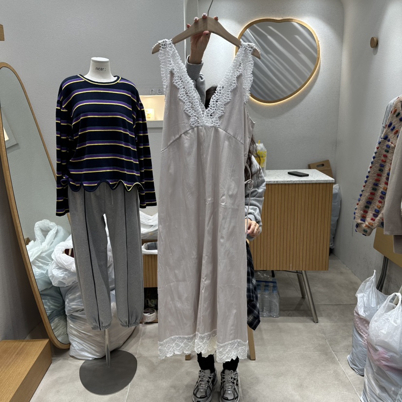 NEAR東大門㊣實拍女裝新款25秋冬真品時尚熱賣推薦連衣裙蕾絲NEAR連衣裙