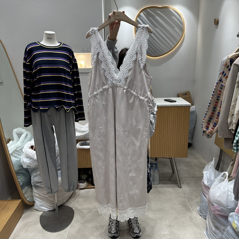 NEAR東大門㊣實拍女裝新款25秋冬真品時尚熱賣推薦連衣裙蕾絲NEAR連衣裙圖色1
