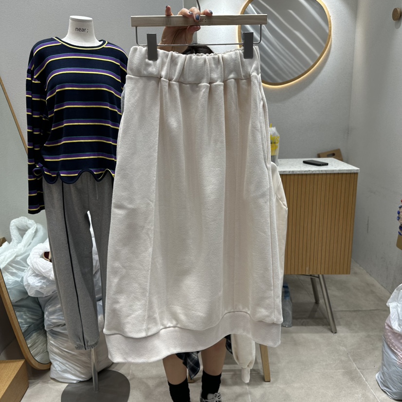 NEAR東大門㊣代購女裝新品人氣休閑職業推薦真品25秋冬長裙開衩NEAR長裙圖色1