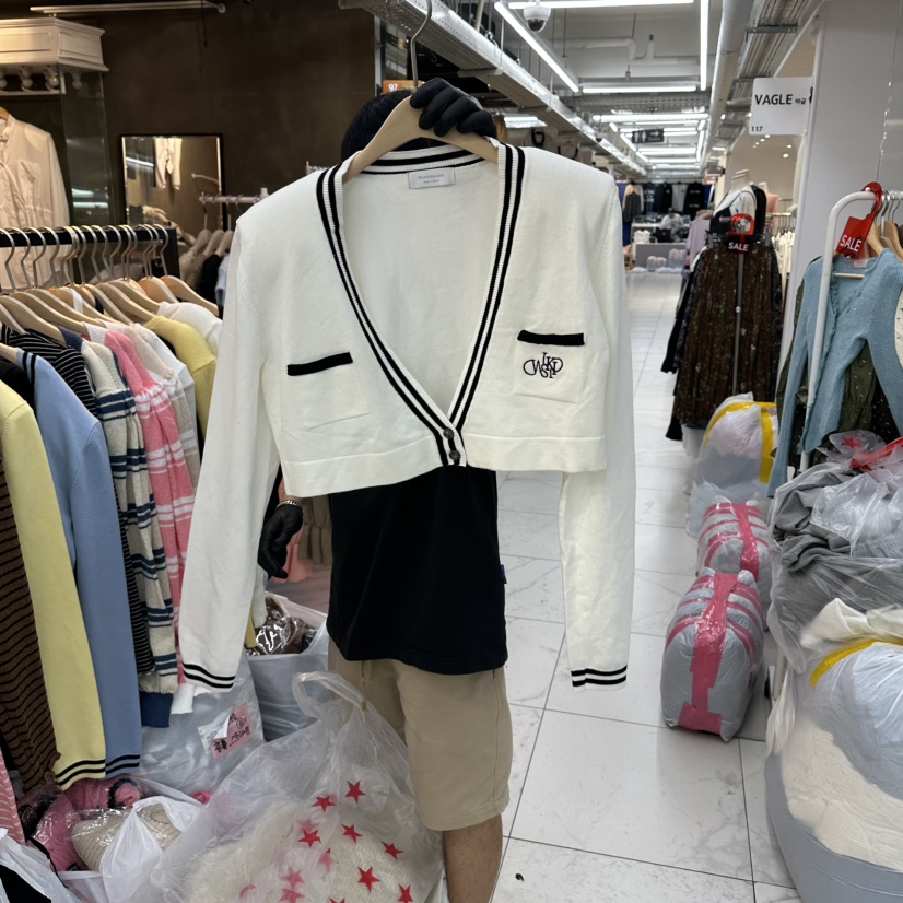 空韓國代購㊣女裝新品人氣時尚休閑熱賣職業推薦針織衫開衫空針織衫圖色1