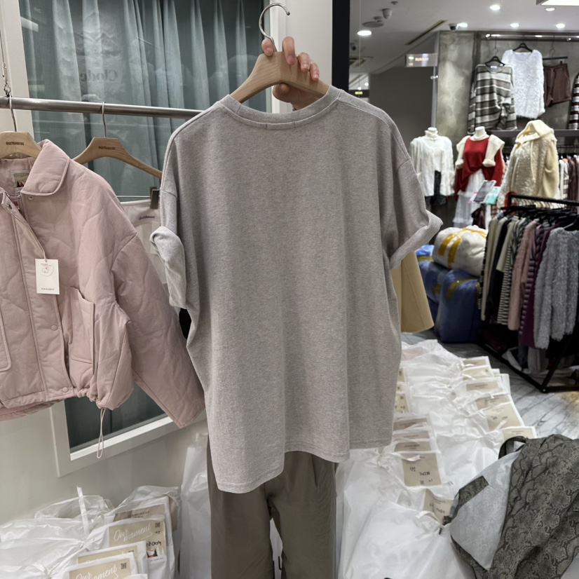 OURMOMENT東大門㊣直郵女士新品熱賣職業時尚人氣推薦休閑T恤OURMOMENTT恤