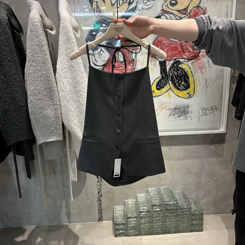 LAMAGIEPIE韓國代購㊣女裝新品熱賣時尚休閑職業25秋冬吊帶背心LAMAGIE GREY吊帶/背心圖色1墨色