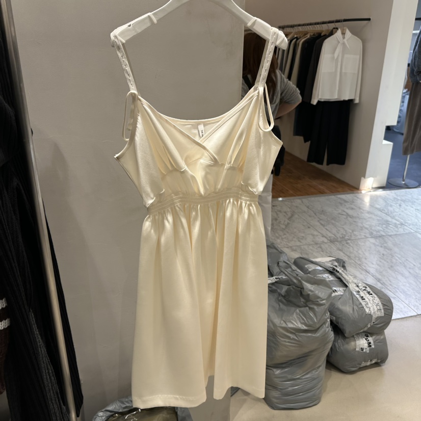 THE SECOND GROW韓國代購㊣女士新品25秋冬時尚連衣裙緞面THE SECOND GROW連衣裙圖色1