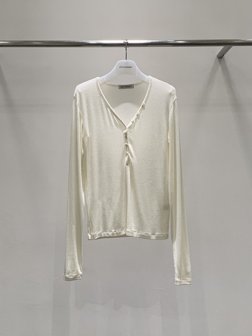 LOVE MOMENT東大門㊣直郵女裝新品25秋冬時尚推薦長袖T恤紐扣LOVE MOMENT長袖T恤圖色1