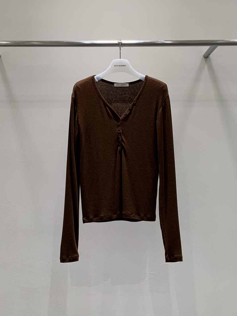 LOVE MOMENT東大門㊣直郵女裝新品25秋冬時尚推薦長袖T恤紐扣LOVE MOMENT長袖T恤圖色2