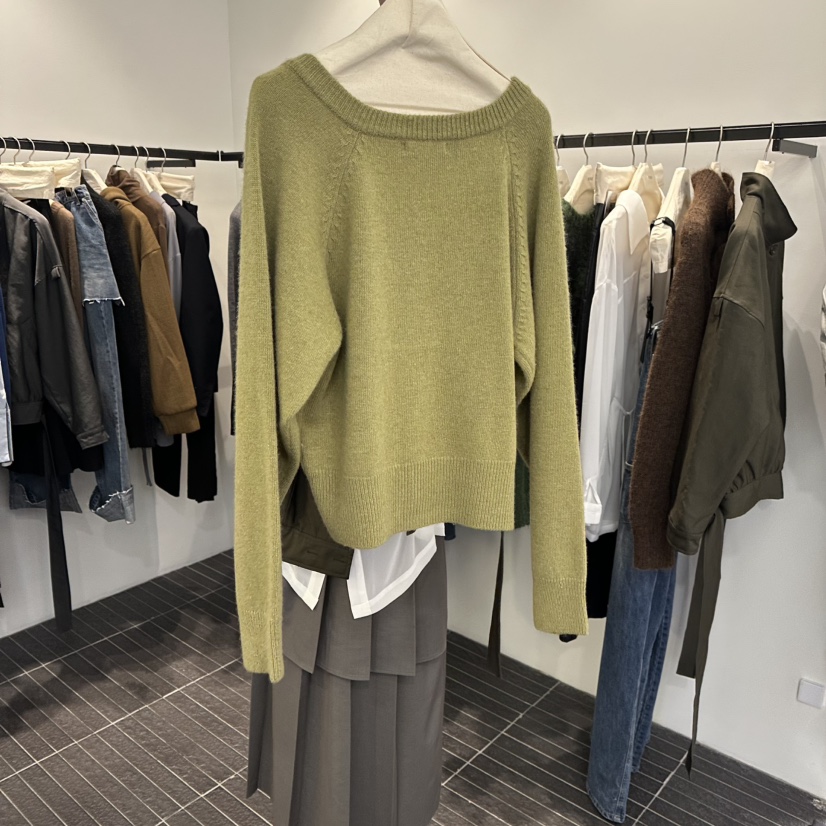 FIND-P韓國直郵㊣女裝新品職業推薦熱賣毛衣不含內搭V領浣熊FIND-P毛衣