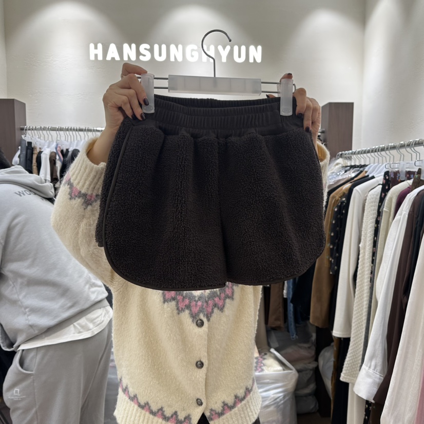 HANSUNGHYUN韓國直郵㊣女士新款真品熱賣時尚推薦人氣職業短褲HANSUNGHYUN短褲圖色2黑色