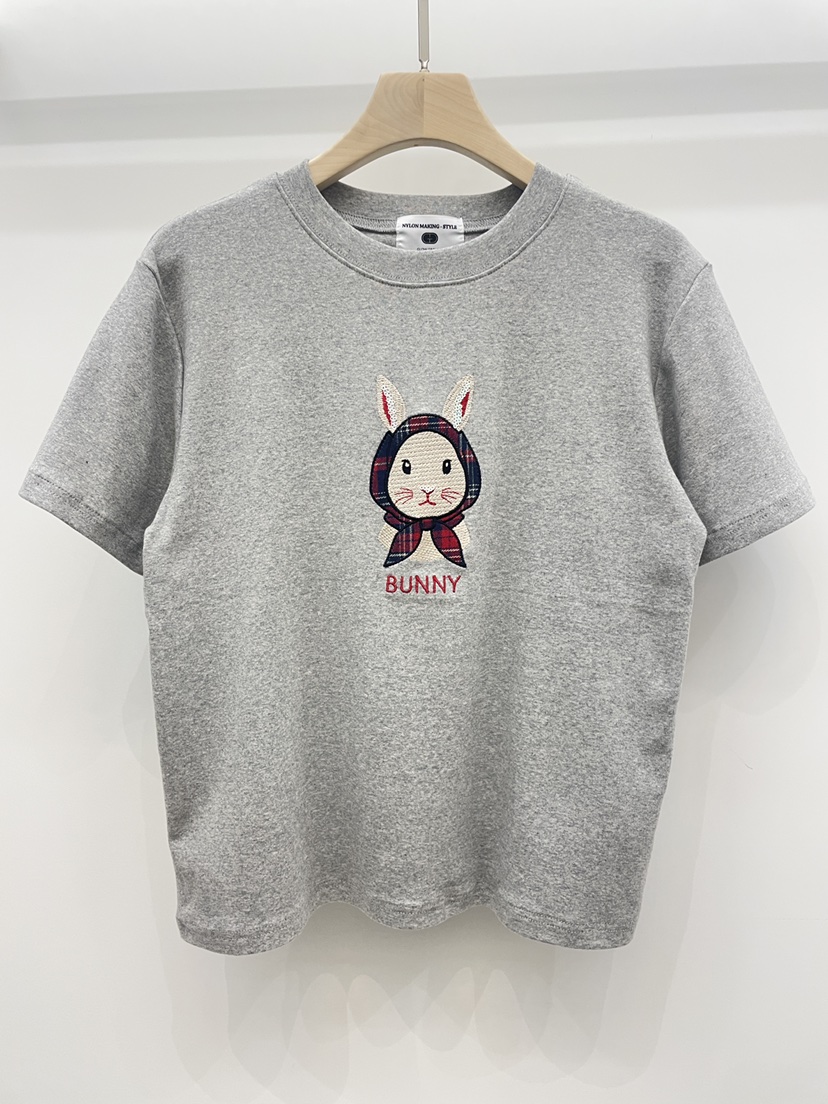 NYLON韓國直郵㊣女裝新款時尚休閑25秋冬人氣熱賣T恤兔子格紋NYLONT恤圖色2