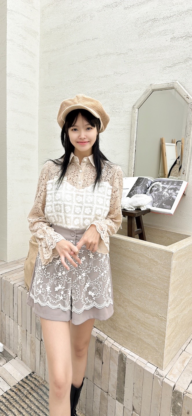 YARD東大門㊣實拍女士新款真品時尚襯衫蕾絲衫皮草刺繡蕾絲YARD襯衫/蕾絲衫