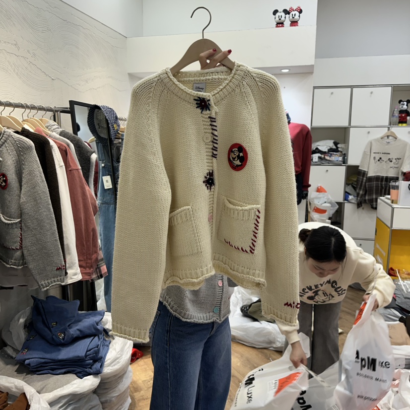 DE LINE東大門㊣實拍女裝新款推薦熱賣毛衣天鵝絨開衫紐扣DE LINE毛衣圖色1