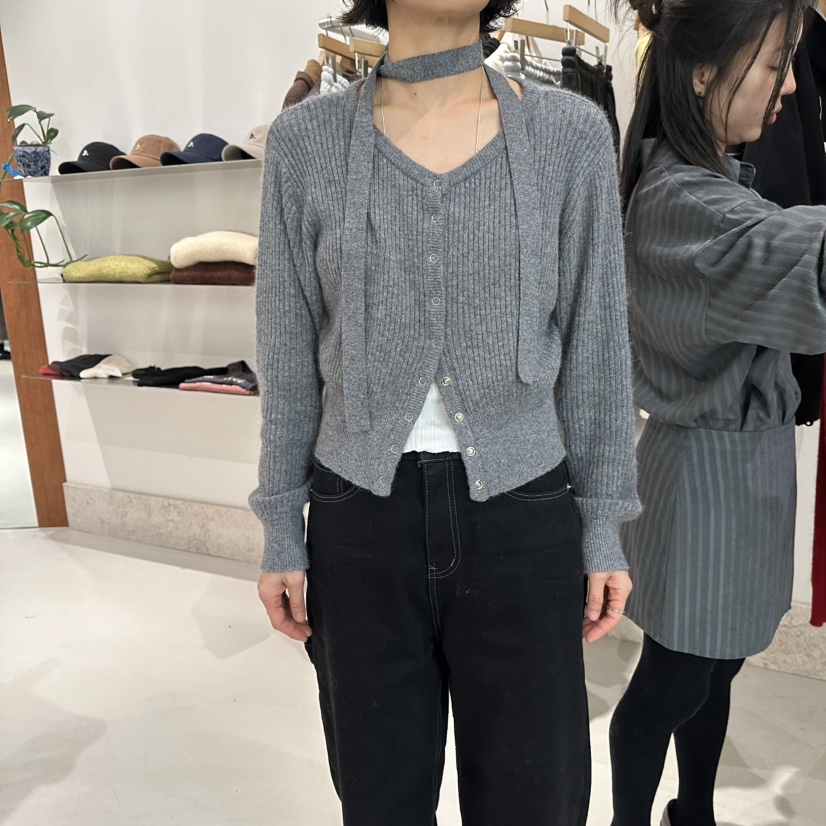 ANDMORE BUTTON東大門㊣直郵女士新款人氣針織衫含脖帶浣熊開衫ANDMORE BUTTON針織衫圖色3