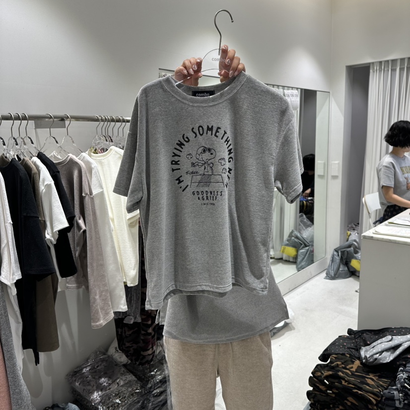 COMBO東大門㊣直郵女裝新款人氣熱賣時尚25秋冬休閑T恤史努比COM_BOT恤圖色3