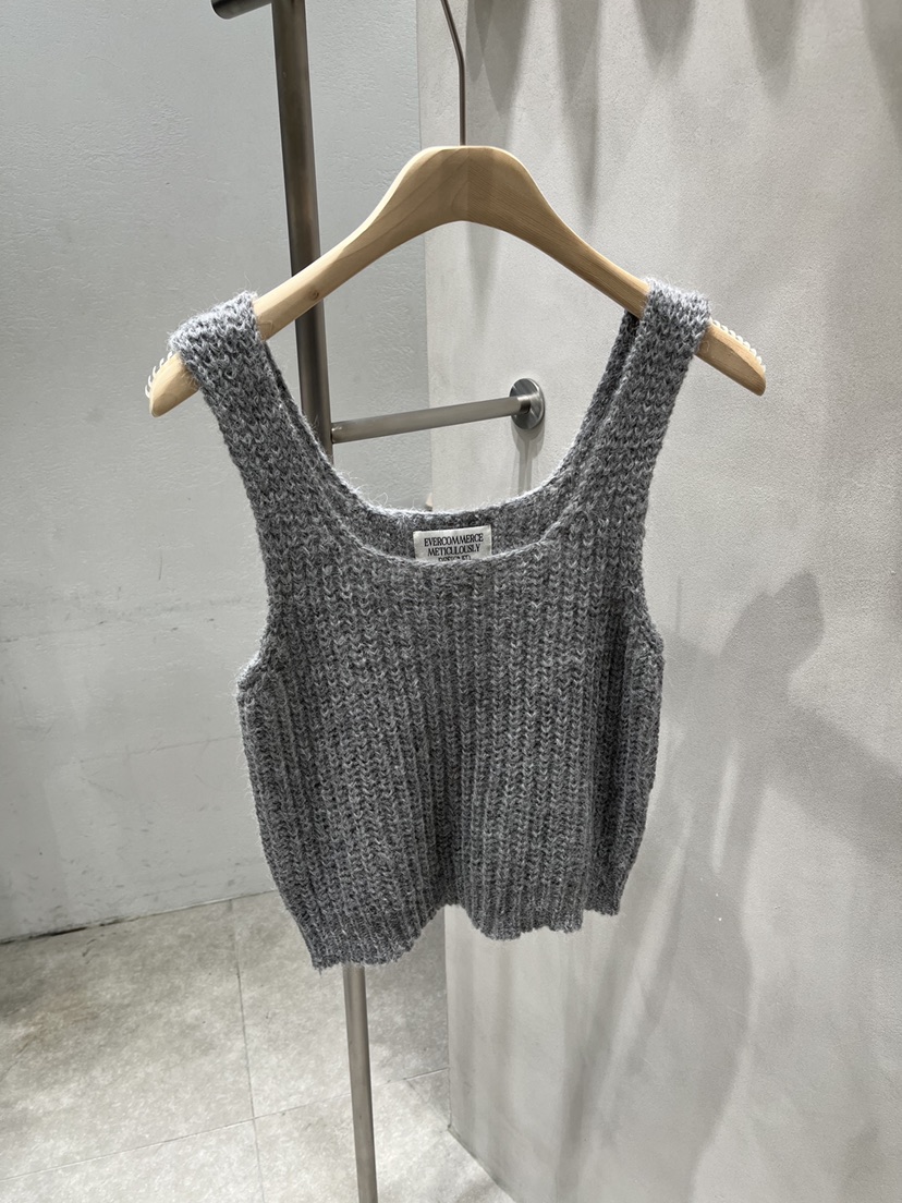 EVERCOMMERCE METICULOUSLY DESIGNED東大門㊣實拍女裝新款25秋冬吊帶背心羊駝EVERCOMMERCE吊帶/背心圖色1