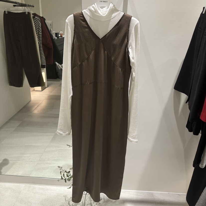 LOW MOMENT東大門㊣直郵女裝新款人氣休閑25秋冬連衣裙不含內搭LOW MOMENT連衣裙
