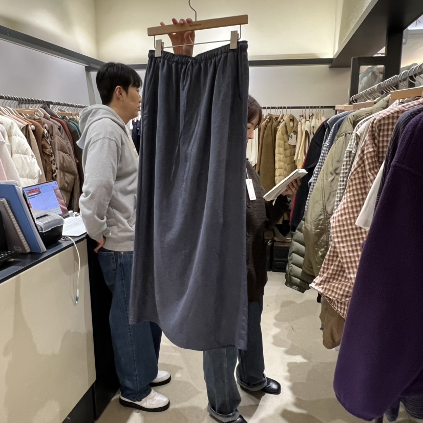 SELF SERVICE韓國直郵㊣女裝新品時尚職業半身裙中短裙柔軟SELF SERVICE半身裙/中短裙圖色2