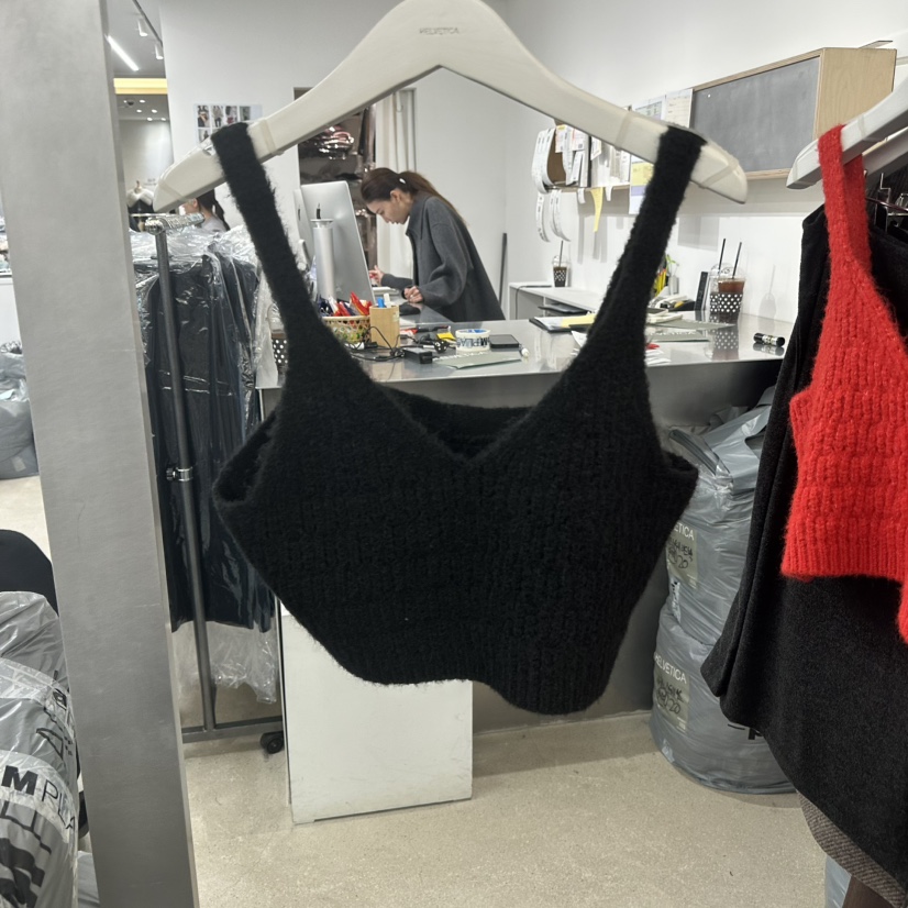 HELVETICA東大門㊣直郵女士新品休閑熱賣人氣吊帶背心不含內搭HELVETICA吊帶/背心圖色2黑色