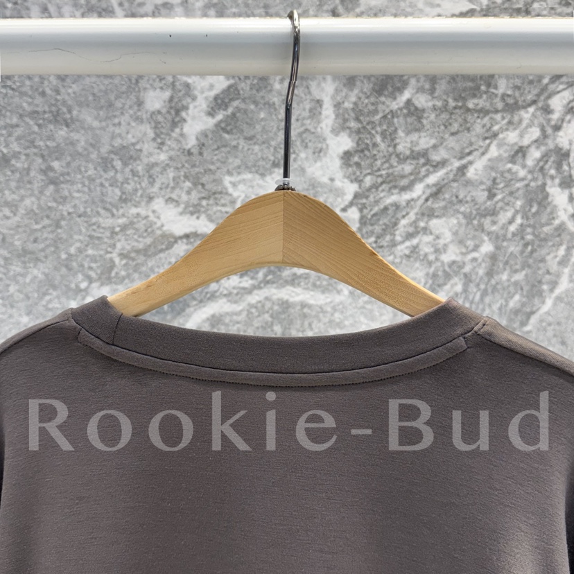 ROOKIE BUD東大門㊣實拍女裝新品職業時尚長袖T恤荷葉邊羊毛ROOKIE BUD-L長袖T恤