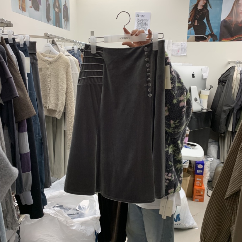 SOLD OUT東大門㊣實拍女士新品人氣25秋冬半身裙中短裙絲絨紐扣SOLD OUT半身裙/中短裙圖色3