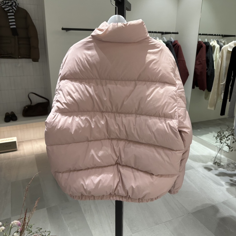 LOW MOMENT韓國直郵㊣女裝新品人氣職業推薦熱賣短款羽絨服LOW MOMENT短款羽絨服