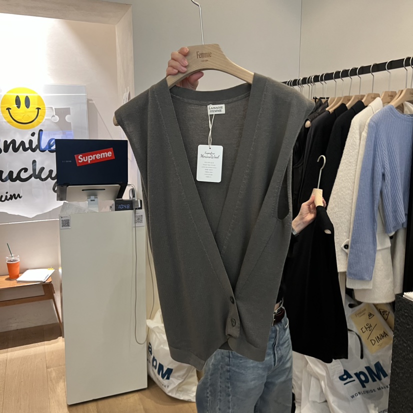 LA MAGIE FEMME東大門㊣直郵女士新品時尚人氣熱賣真品馬甲Lamagie Femme馬甲圖色2