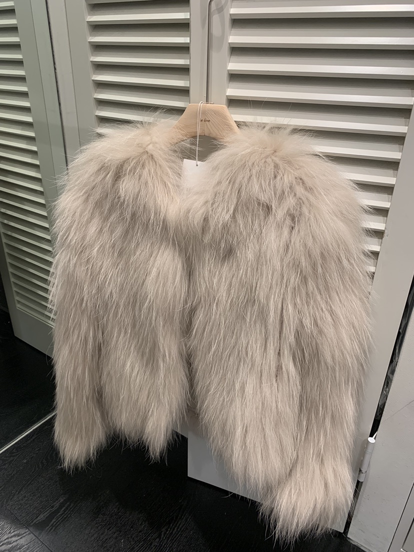 LE OVE/VERDI東大門㊣代購女裝新品熱賣夾克皮草浣熊連帽LE OVE/VERDI夾克圖色2