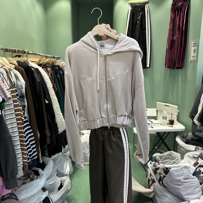ROMANTIC NEWYORK韓國代購㊣女裝新品休閑25秋冬熱賣真品衛衣ROMANTIC NEWYORK衛衣圖色2