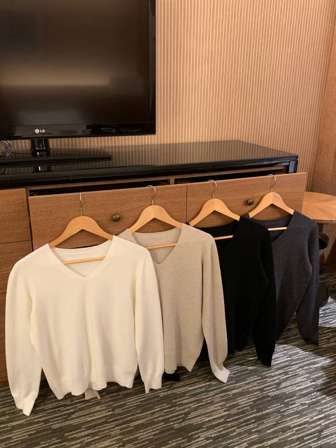 HACKER韓國代購㊣女裝新品人氣推薦真品時尚針織衫工裝褲V領HACKER針織衫圖色2左二色