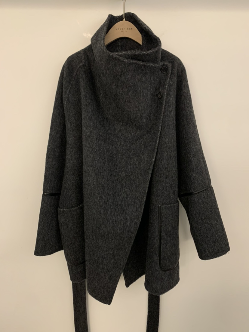 UNDER KEY東大門㊣直郵女士新款休閑短款大衣含腰帶羊毛絲綢UNDER KEY短款大衣圖色2墨色
