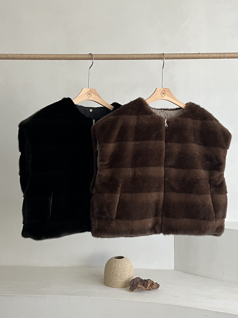 DEMAR東大門㊣直郵女士新款人氣馬甲不含內搭兩面穿皮草連帽DEMAR馬甲