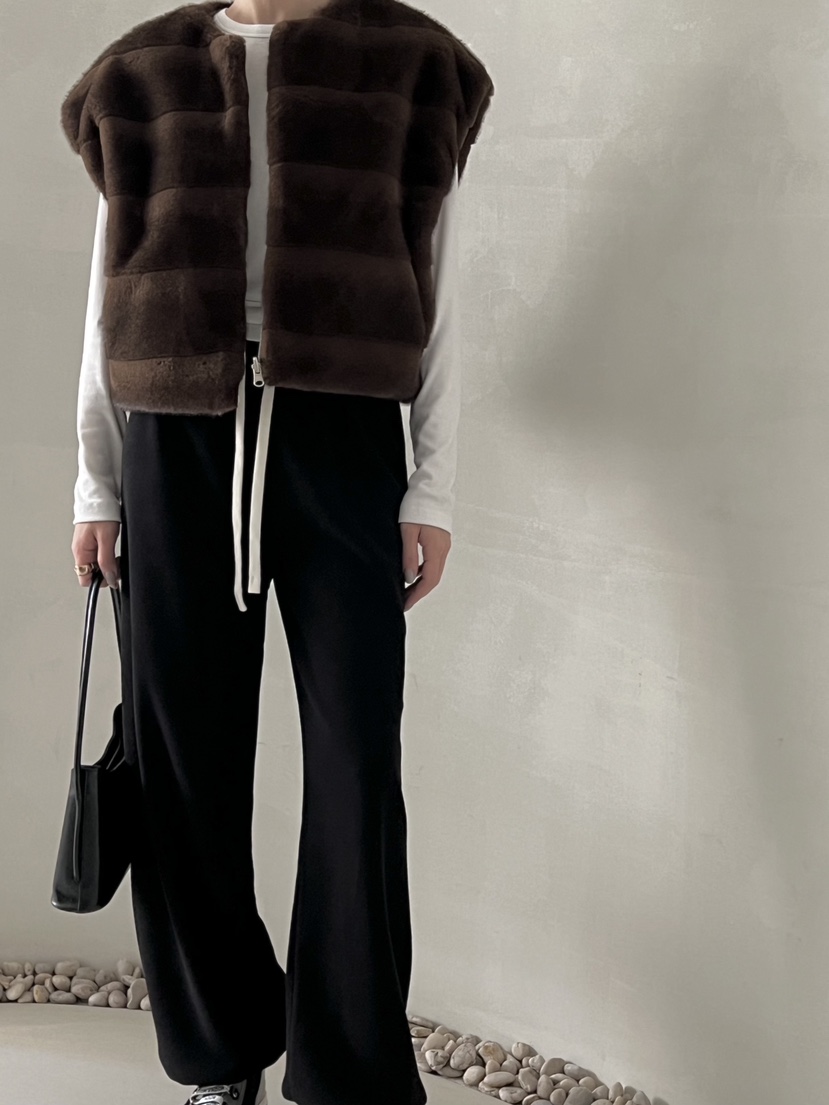 DEMAR東大門㊣直郵女士新款人氣馬甲不含內搭兩面穿皮草連帽DEMAR馬甲