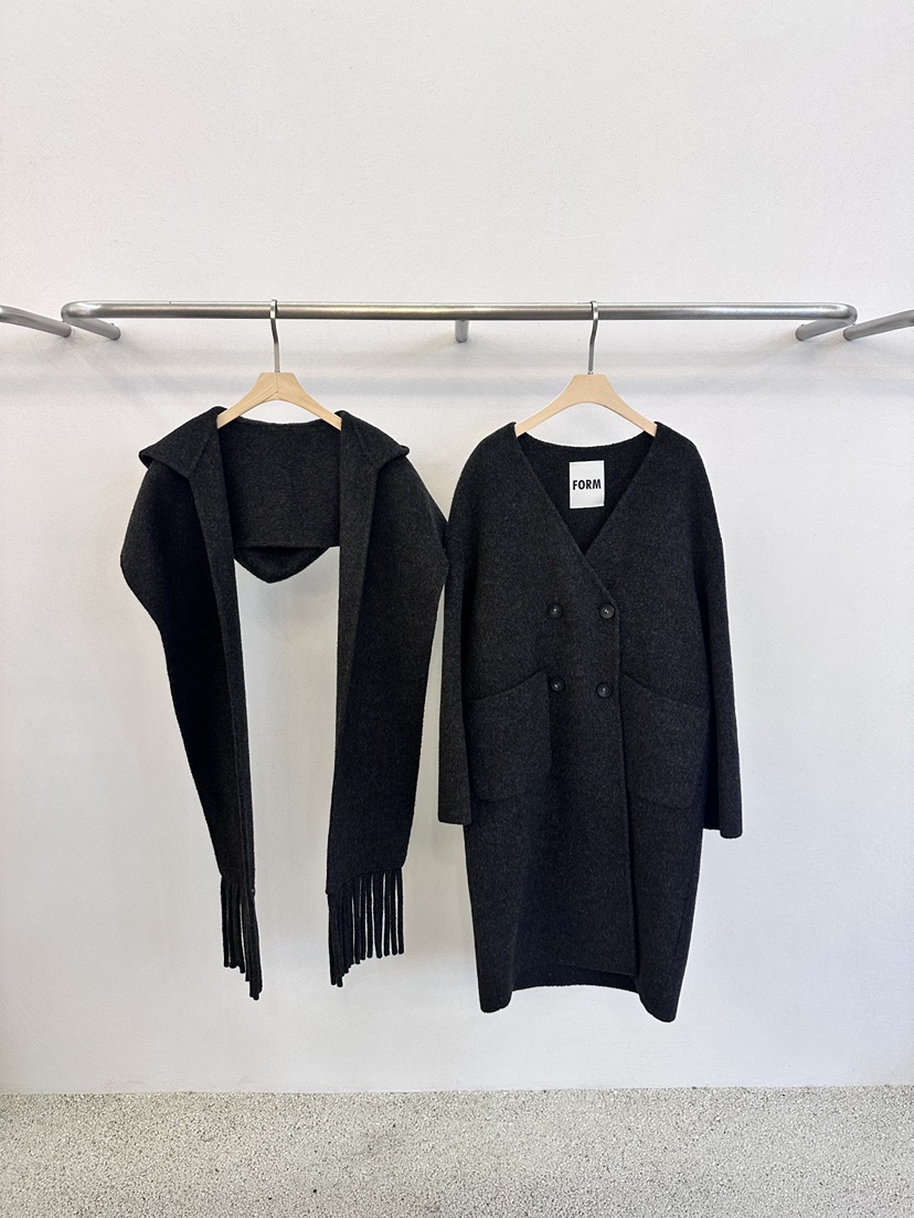 FORM東大門㊣代購女士新品職業人氣25秋冬套裝含圍巾兩件套連帽FORM套裝圖色2黑色