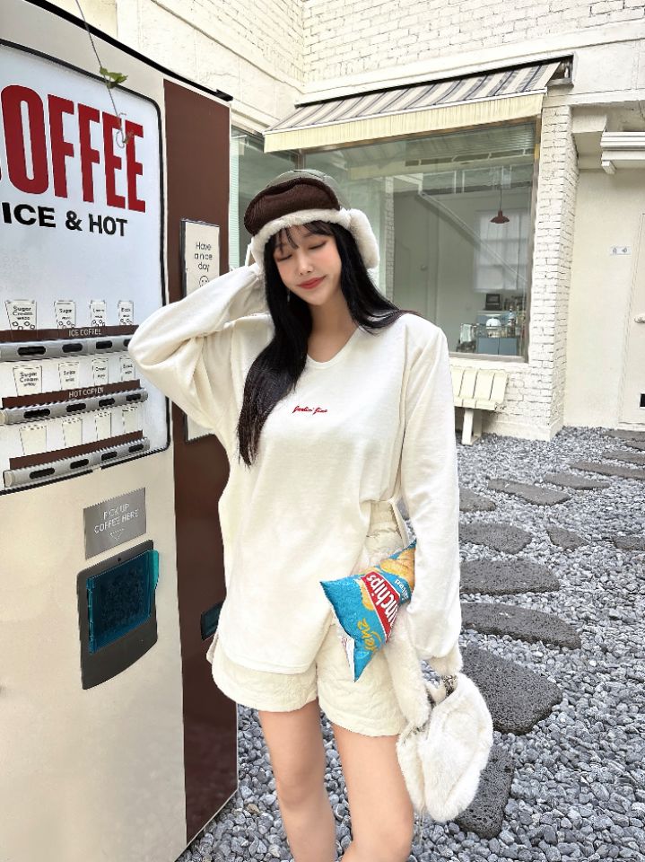 mars東大門㊣直郵女士新款熱賣時尚推薦真品長袖T恤刺繡絲絨mars長袖T恤