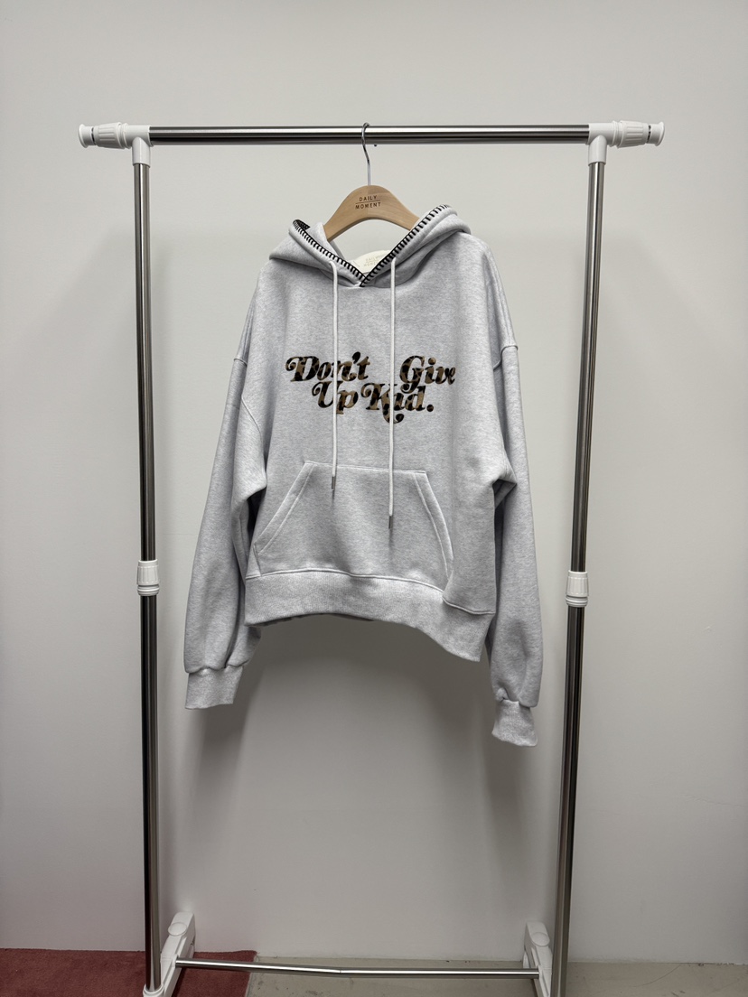 DAILY MOMENT東大門㊣代購女裝新品推薦熱賣休閑衛衣豹紋兜帽DAILY MOMENT衛衣