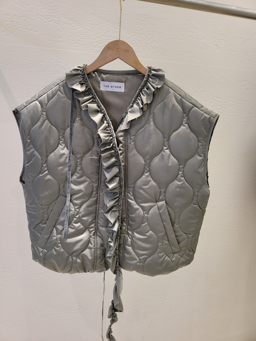 THE OTHER東大門㊣代購女裝新品時尚人氣25秋冬馬甲蕾絲絎縫THE OTHER馬甲圖色2