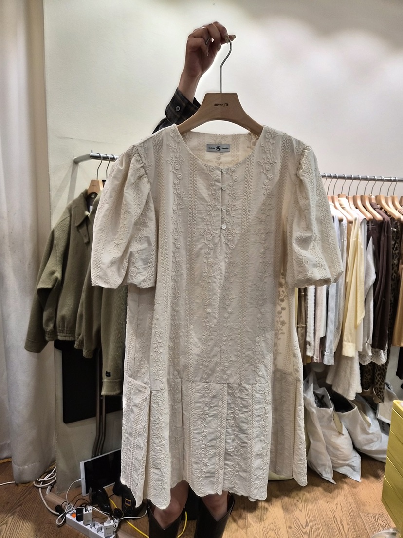 AUVERFIT韓國代購㊣女士新品推薦人氣25秋冬職業連衣裙刺繡AUVERFIT連衣裙