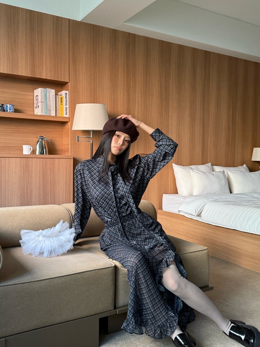 TRIPLE SEVEN東大門㊣直郵女裝新款25秋冬襯衫蕾絲衫不含配飾TRIPLE SEVEN襯衫/蕾絲衫