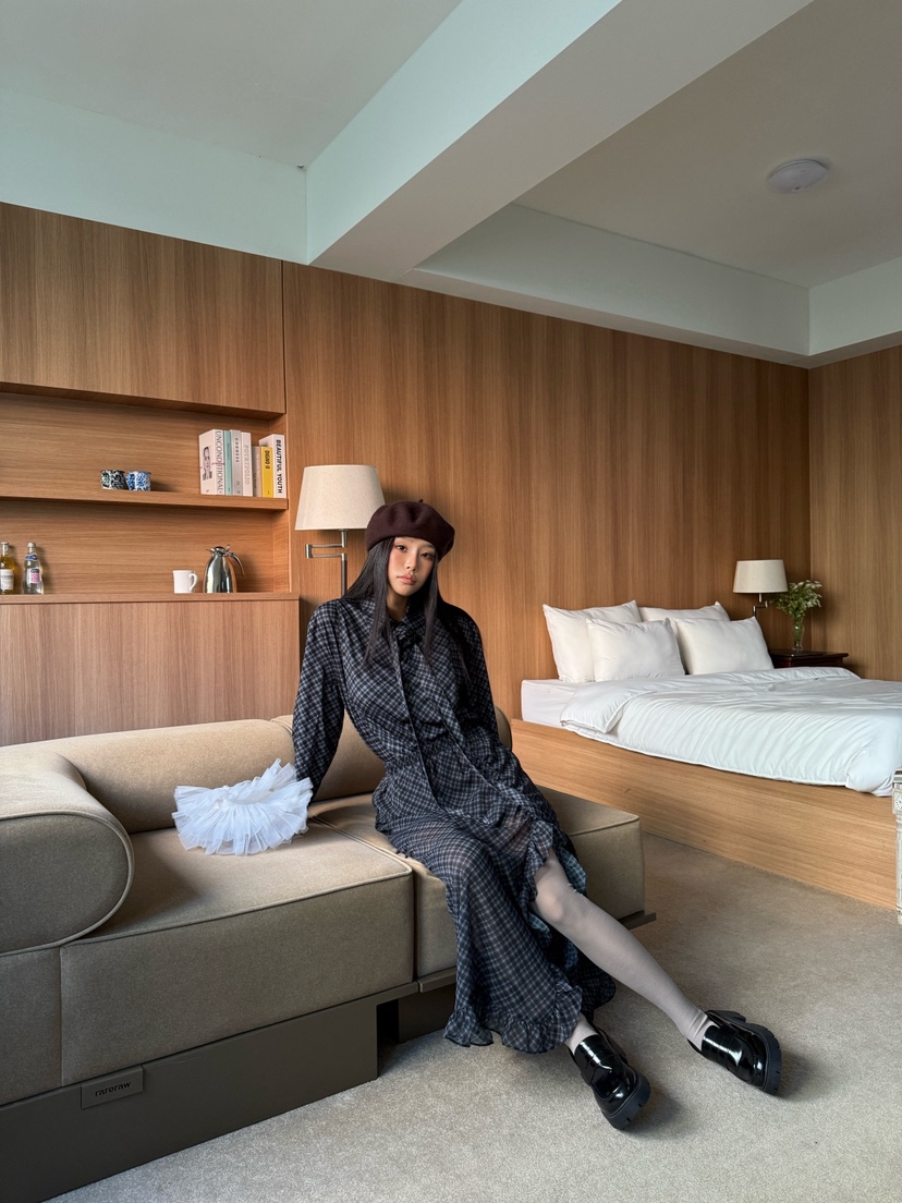 TRIPLE SEVEN東大門㊣直郵女裝新款25秋冬襯衫蕾絲衫不含配飾TRIPLE SEVEN襯衫/蕾絲衫