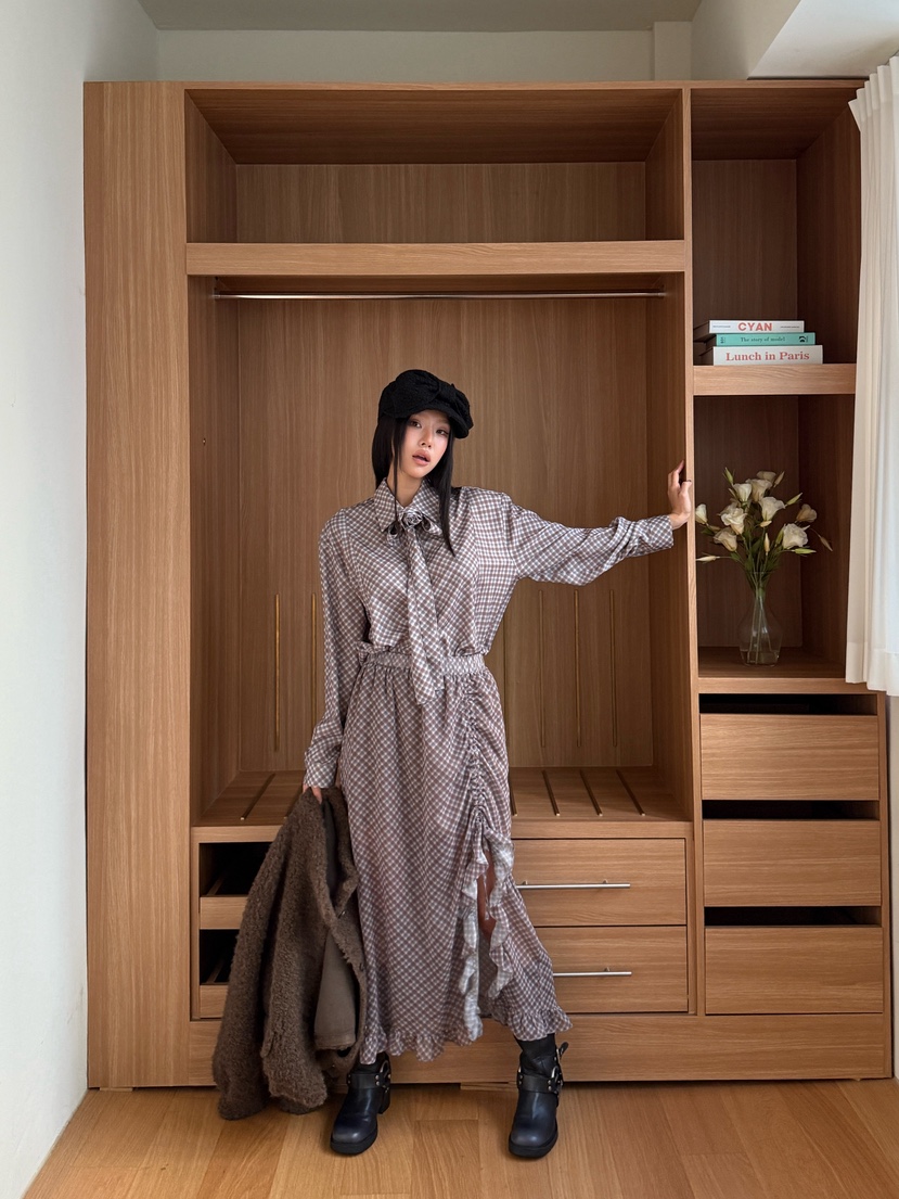 TRIPLE SEVEN東大門㊣直郵女裝新款25秋冬襯衫蕾絲衫不含配飾TRIPLE SEVEN襯衫/蕾絲衫