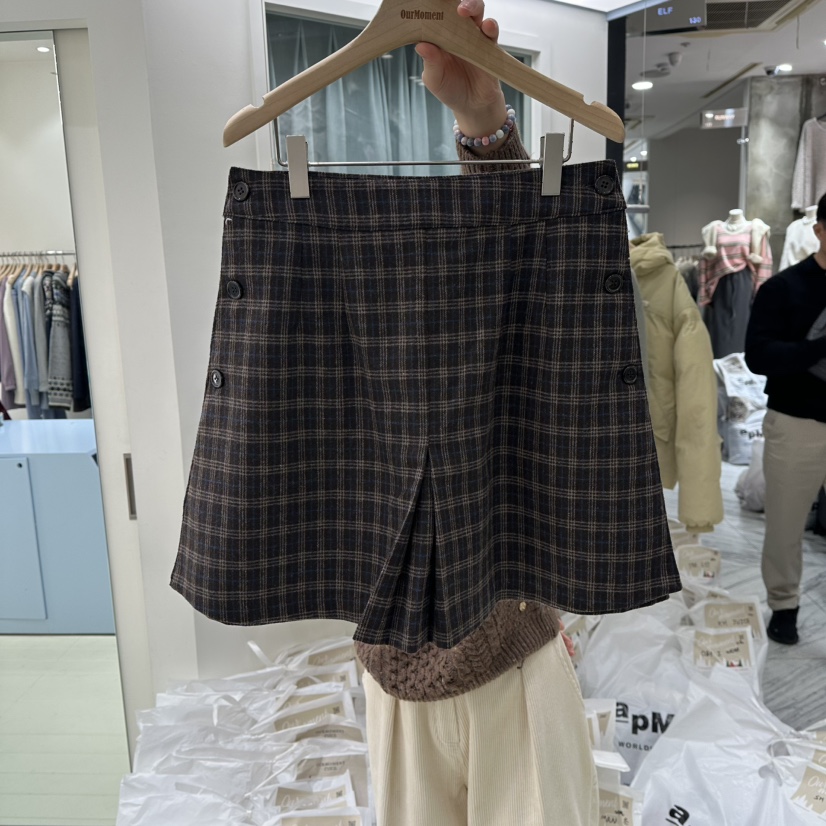 OURMOMENT東大門㊣直郵女士新品25秋冬推薦熱賣職業真品短褲OURMOMENT短褲圖色2