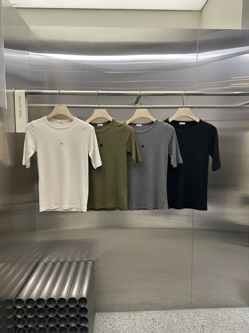 VELVET UNDERGROUND韓國代購㊣女士新款熱賣時尚25秋冬T恤VELVET UNDERGROUNDT恤圖色2左二色