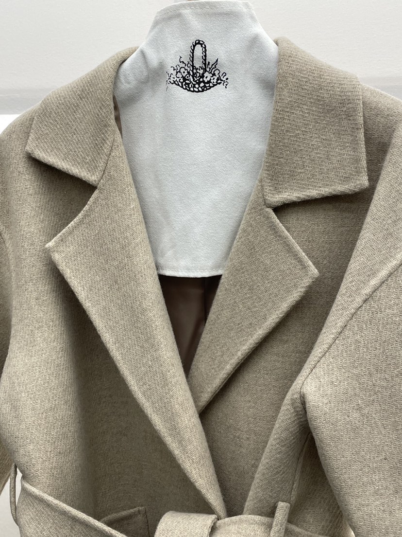 MILUI韓國直郵㊣女士新款職業熱賣時尚推薦中長款大衣含腰帶MILUI中長款大衣