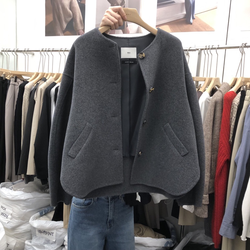 MOI-A東大門㊣實拍女士新品熱賣人氣短款大衣手工制作斗篷MOI-A短款大衣