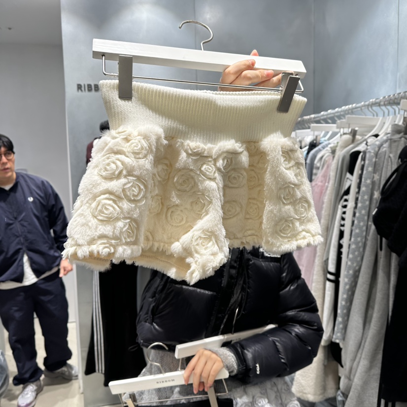 RIBBON東大門㊣實拍女士新款25秋冬職業熱賣時尚推薦短褲皮草RIBBON短褲